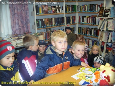 Büchereibesuch des Montessori - Kinderhaus St. Vitus Amerdingen 10.10.2012_2